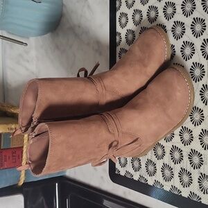 Girls Old Navy Suede Boots